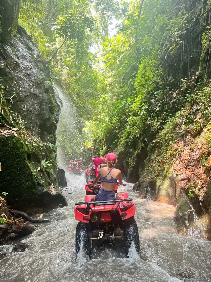 ATV, Tegenungan хүрхрээ, Tegenungan Pool Club image 1